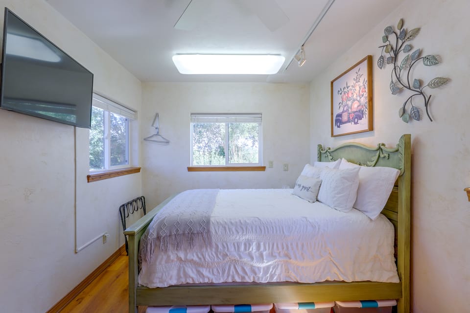 The Cozy Country Orchard Cottage in Olathe! Apartment in Colorado