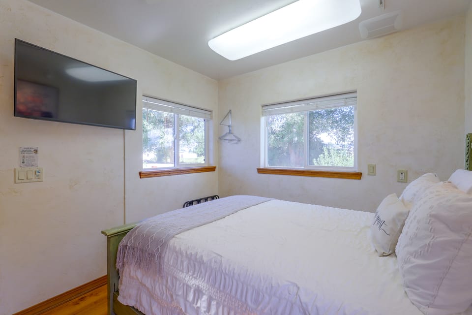 The Cozy Country Orchard Cottage in Olathe! Apartment in Colorado