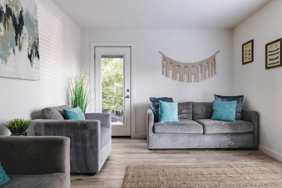 4 Mi to Downtown Austin! Quiet & Quaint Home House in Austin