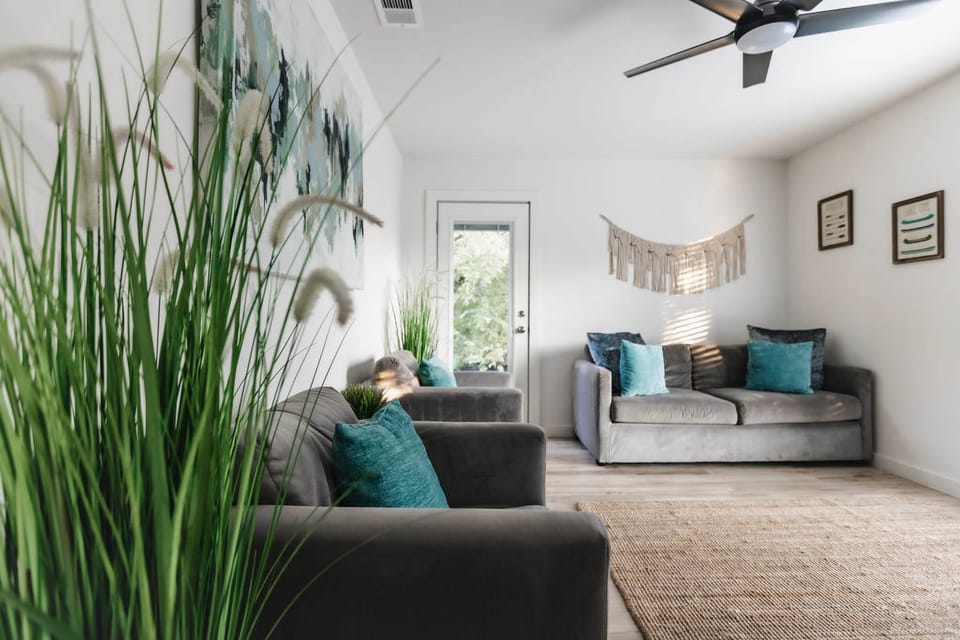 4 Mi to Downtown Austin! Quiet & Quaint Home House in Austin