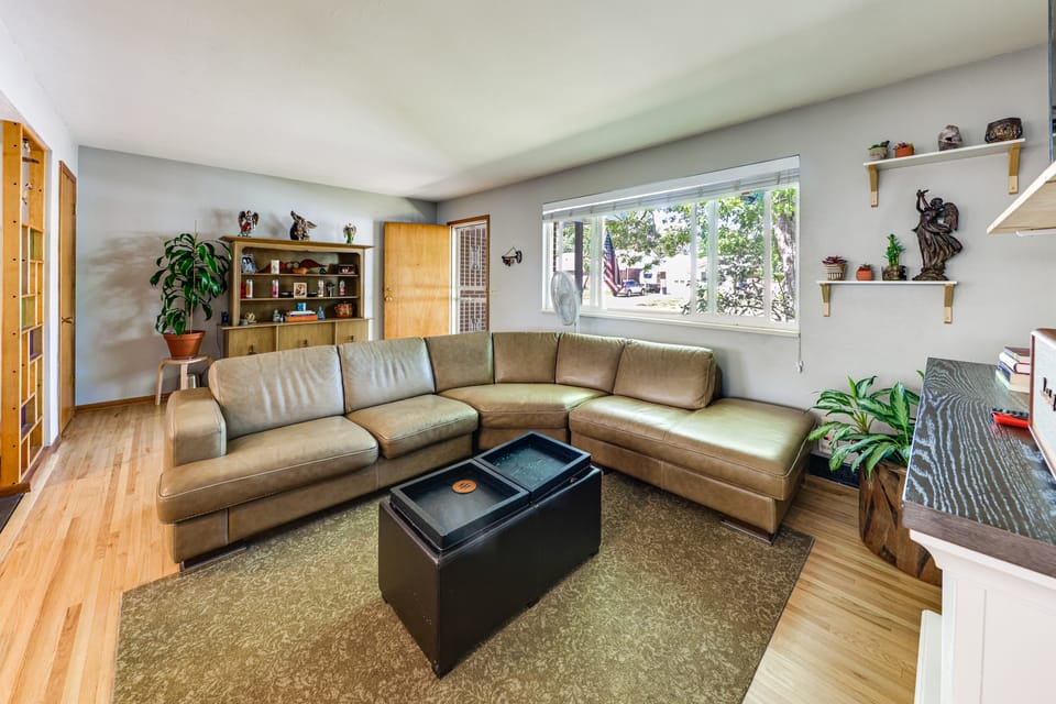 8 Mi to Red Rocks! Quiet Home w/ Patio & Yard House in Lakewood