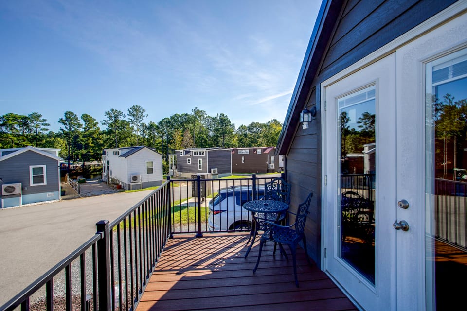 Communal Fire Pit & Dock! Tiny Home By Lake Murray House in Leesville