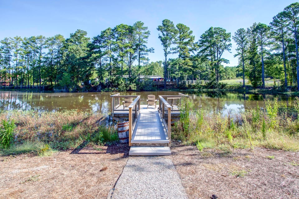 Communal Fire Pit & Dock! Tiny Home By Lake Murray House in Leesville