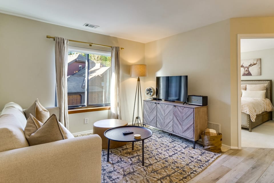 Steps to Dtwn & Peak 9 Lifts! Hot Tub Hideaway Apartment in Breckenridge