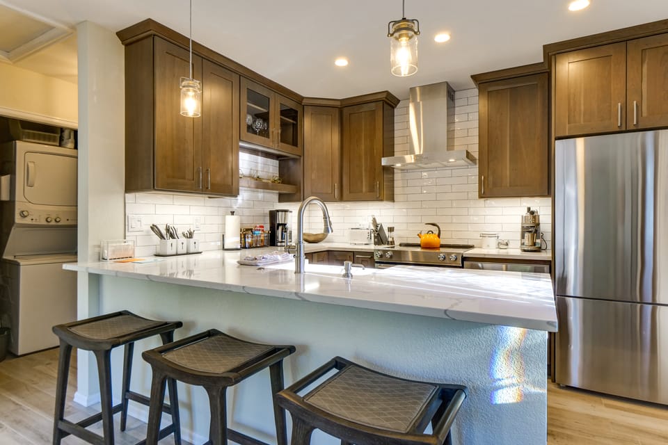 Steps to Dtwn & Peak 9 Lifts! Hot Tub Hideaway Apartment in Breckenridge
