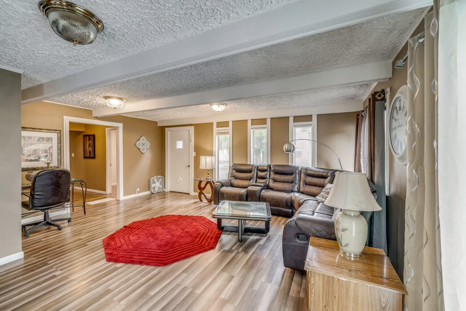 Pet-Friendly Roseville Winter Rental Near Detroit House in Lake Erie