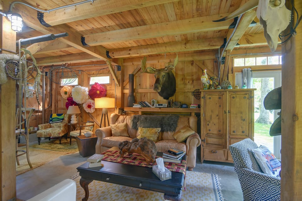 Fire Pit, Deck! Rural Retreat Near East Beach House in Charleston
