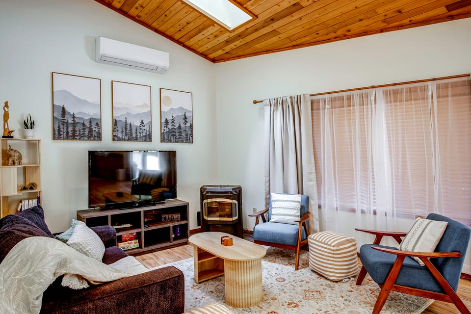 Hike, Paddle & Relax: Cabin By Cle Elum Lake House in Cle Elum Lake