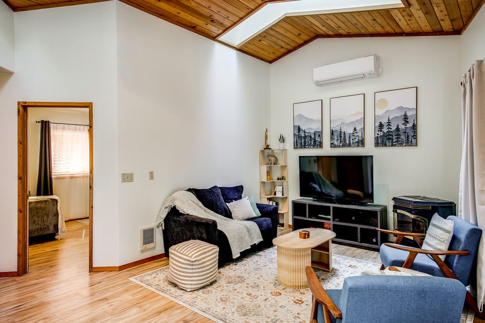 Hike, Paddle & Relax: Cabin By Cle Elum Lake House in Cle Elum Lake