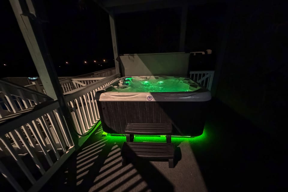 Soak & Stay! Hot Tub Access Near Bristol Speedway Apartment in Bristol