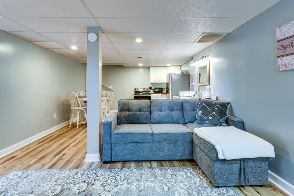 Soak & Stay! Hot Tub Access Near Bristol Speedway Apartment in Bristol