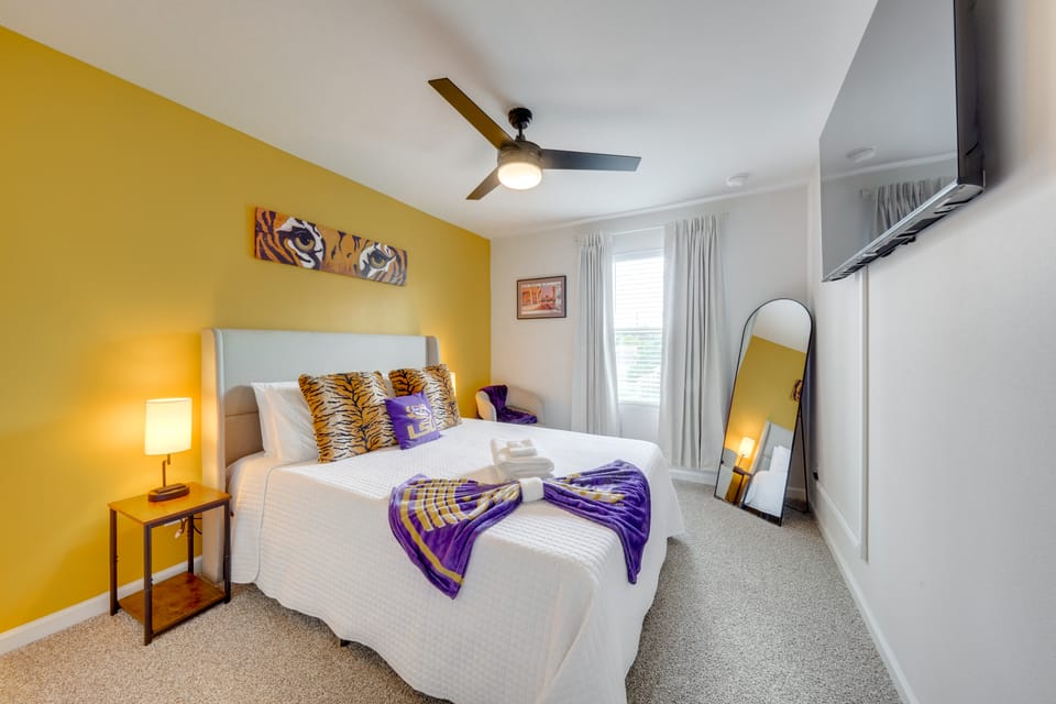 Stadium Stay Hideaway - Walk to LSU | New Home House in Baton Rouge