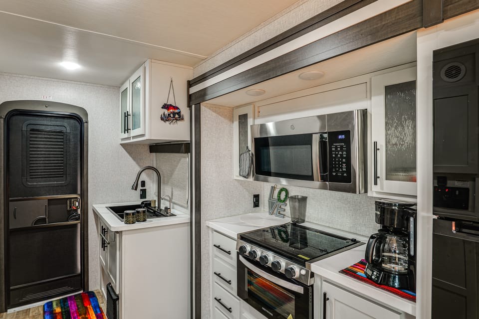 Hot Tub, Picnic Area: RV Stay in Carlsbad Apartment in Carlsbad