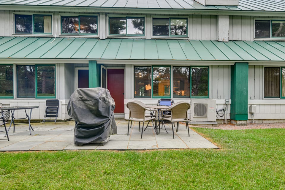 Stowe Ski, Bike & Hike Condo w/ Pools & Clubhouse Apartment in Stowe