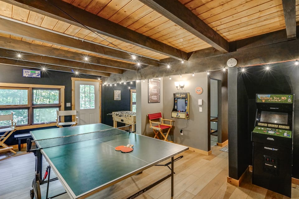 Great for Groups! Wilmington Gem w/ Game Room House in Wilmington