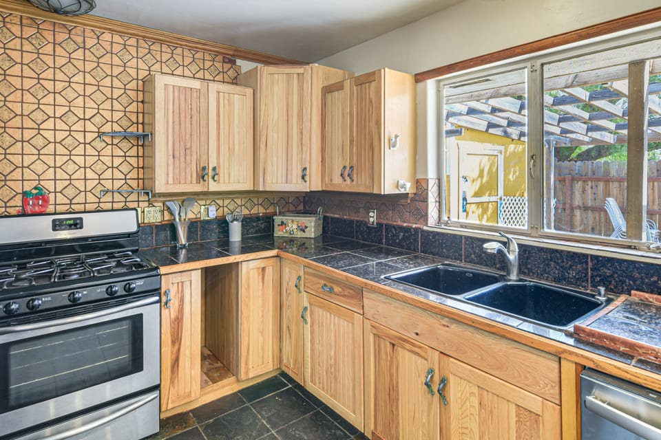 Orland Home w/ Pool! Near Park, Tennis & Dtwn House in California