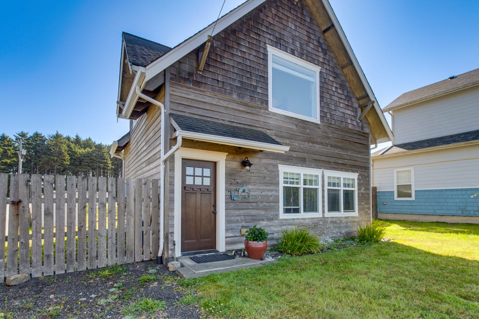 Ocean Views & Walk to Beach! No Cleaning Fees! House in Pacific Beach