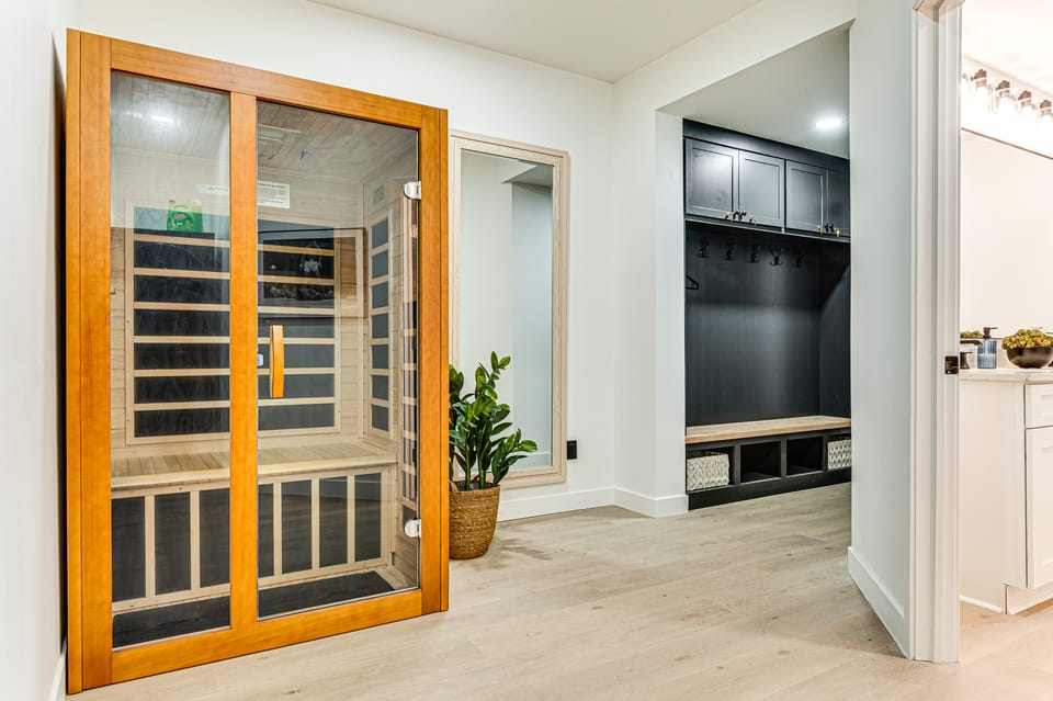 Golf Sim & Sports Arcade! Luxe Indy Escape Apartment in Indianapolis