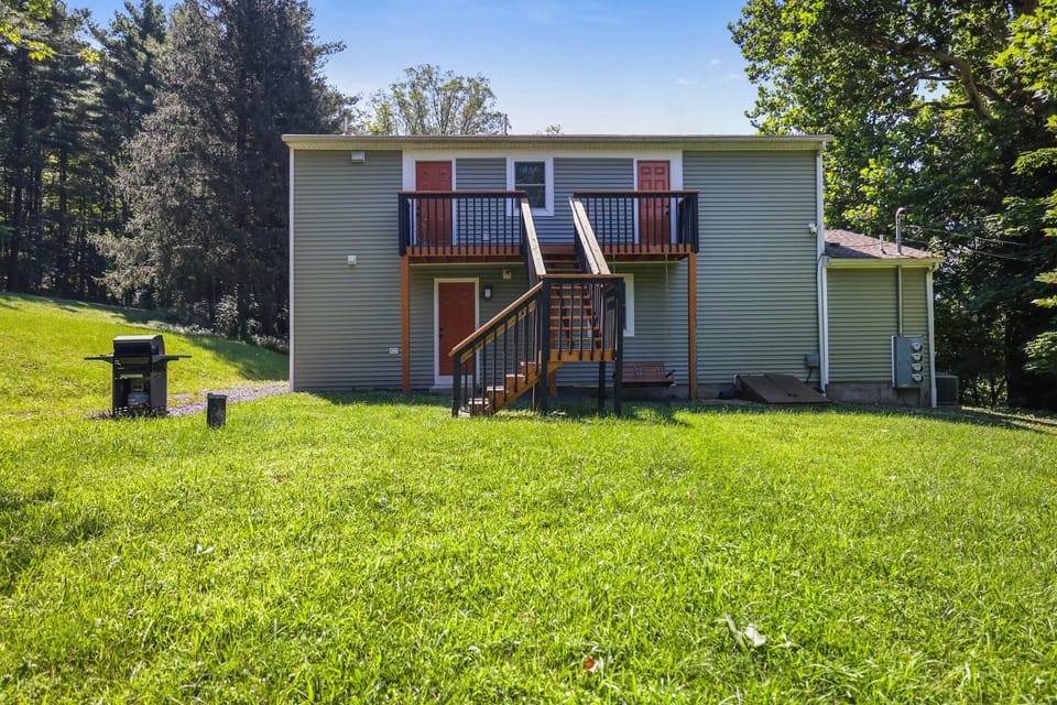 Poconos Mtn Getaway: 4 Mi to Camelback Resort Apartment in Tannersville