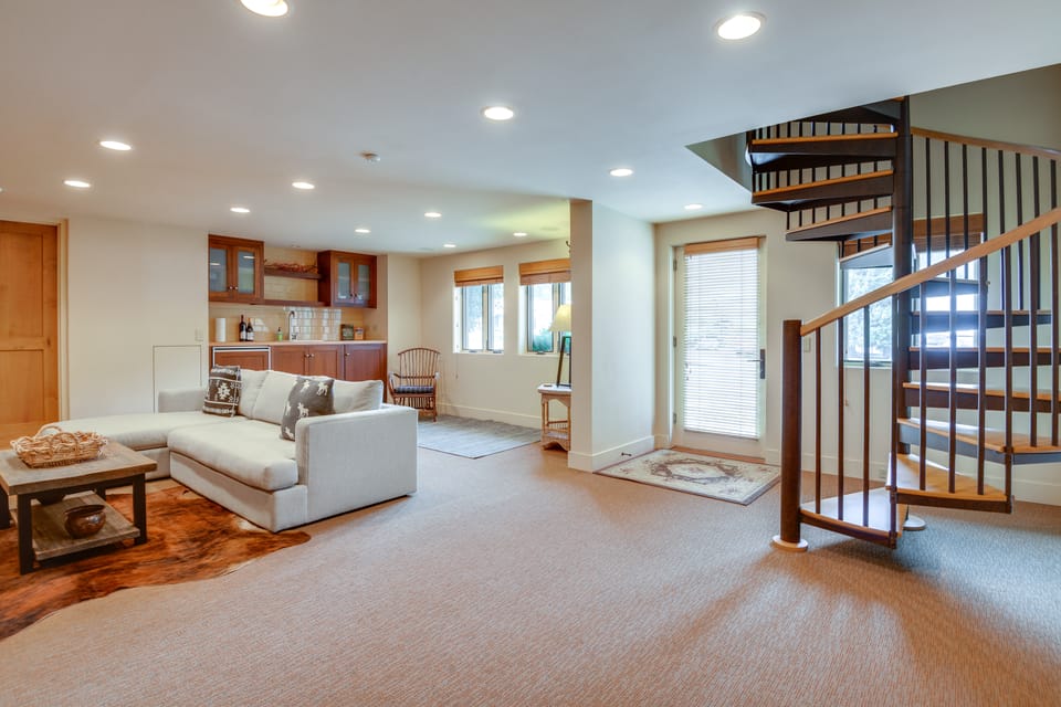 2 Mi to Sun Valley Resort! Upscale Mtn-View Home House in Ketchum
