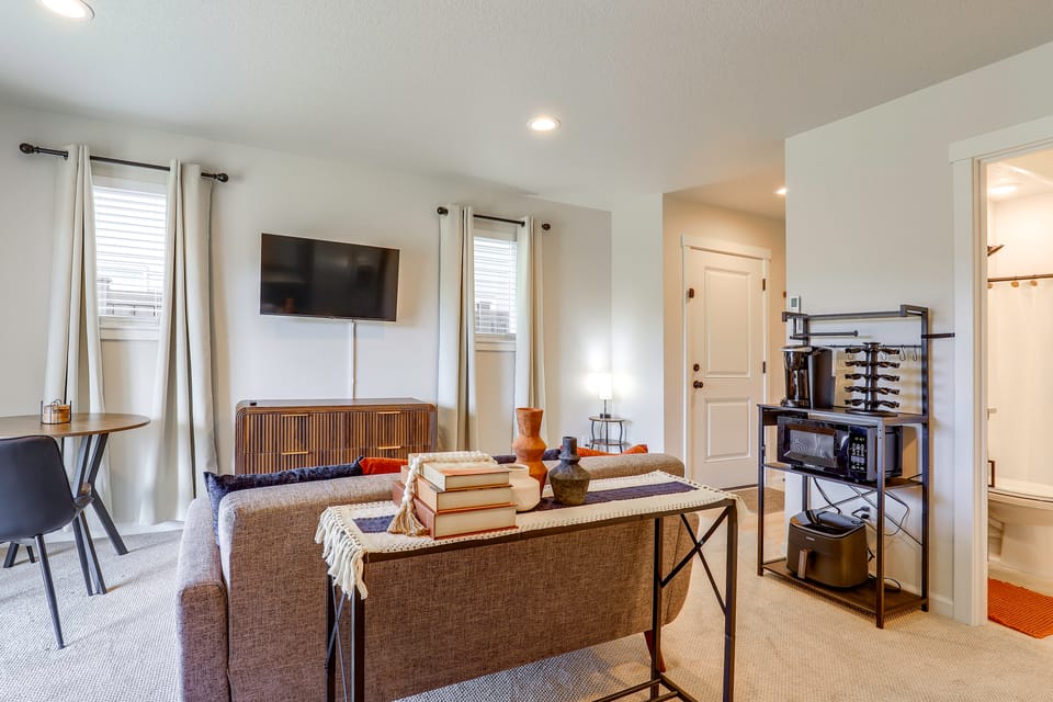 PNW Home Base! Gresham Studio w/ Patio Apartment in Gresham