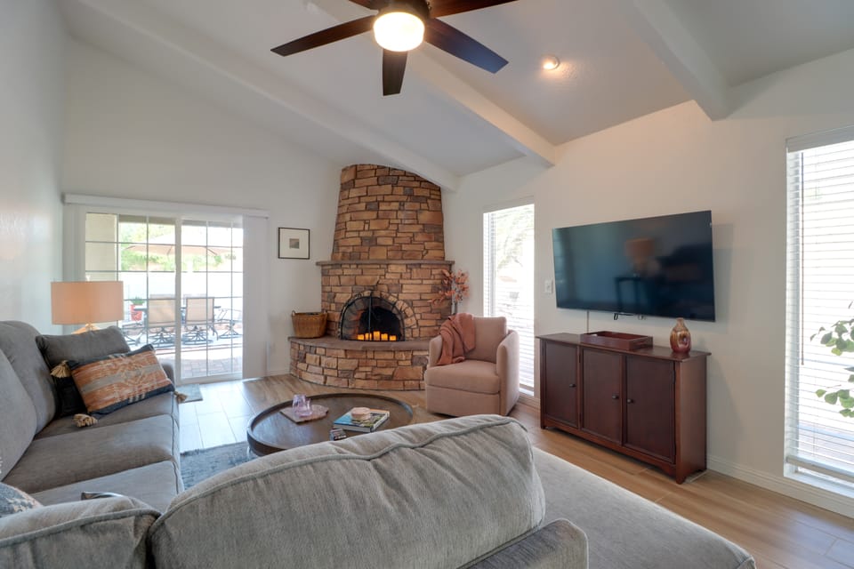 Extended Stay Gem: Tucson Townhome, Pool + Tennis Apartment in Catalina Foothills