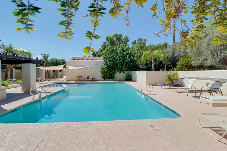 Extended Stay Gem: Tucson Townhome, Pool + Tennis Apartment in Catalina Foothills