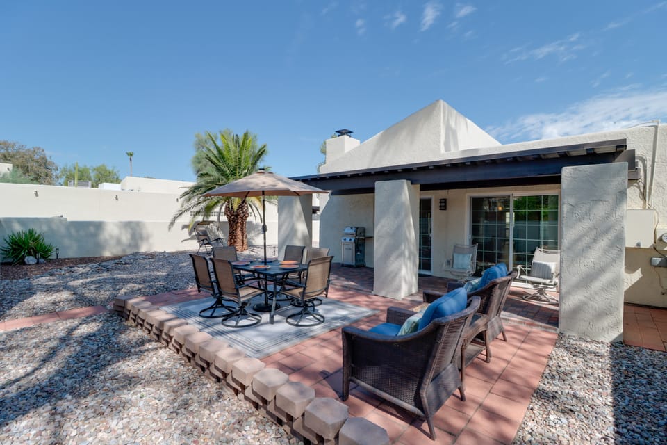 Extended Stay Gem: Tucson Townhome, Pool + Tennis Apartment in Catalina Foothills