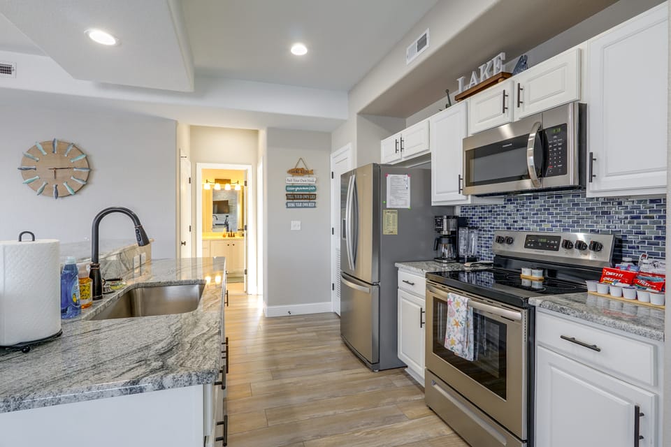 Pool Access! Family Getaway on Lake of the Ozarks Apartment in Lake of the Ozarks
