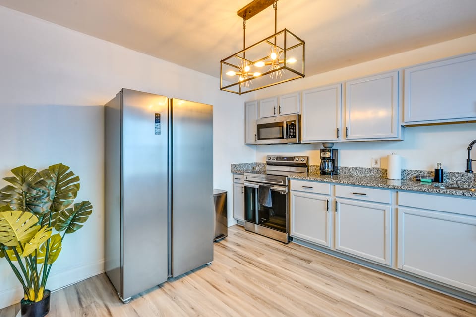 South Tampa Stay w/ Backyard & Fire Pit! Apartment in Tampa