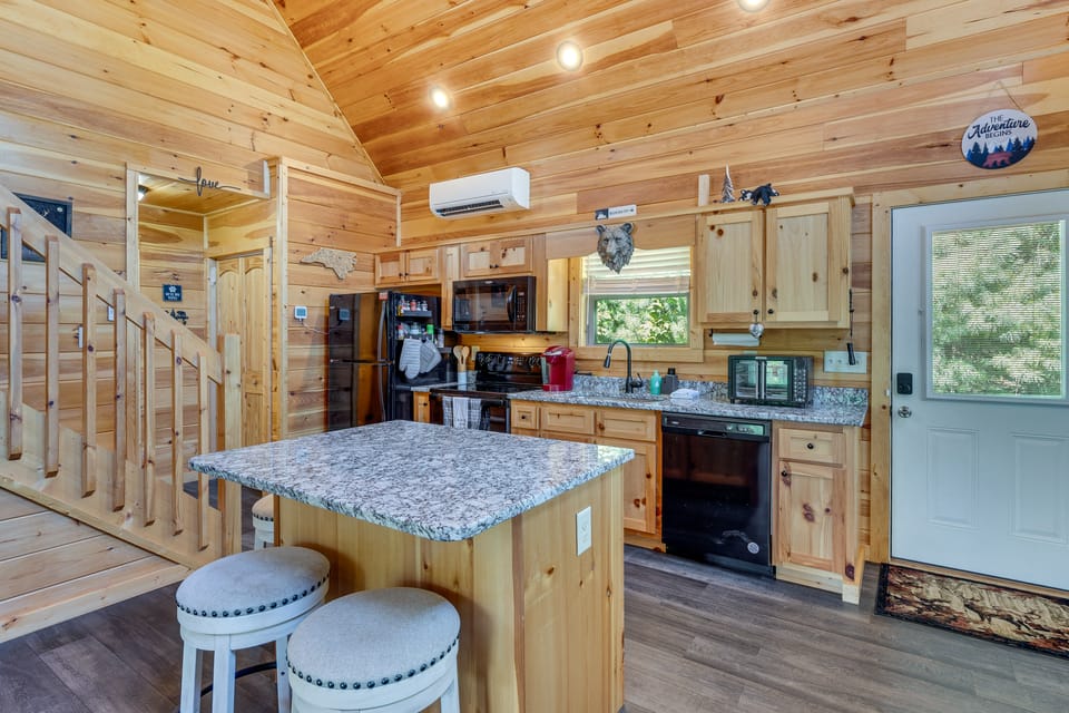 4 Mi to Cherokee Lake! Wooded Escape Near Hiking House in North Carolina