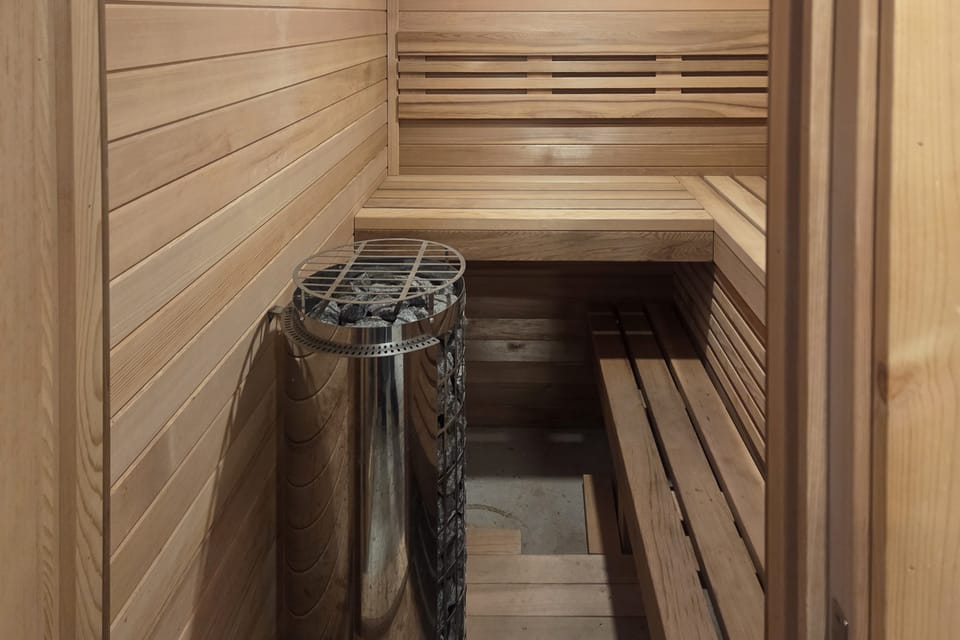 Cozy Mountain Cabin Skiing Hiking Biking Swimming House in Sierra Nevada
