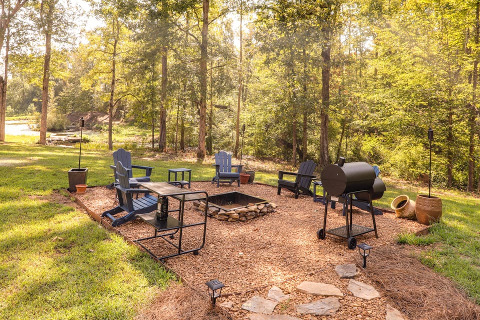 New Listing | Luxury Farmhouse w/ Pond Views House in Mississippi