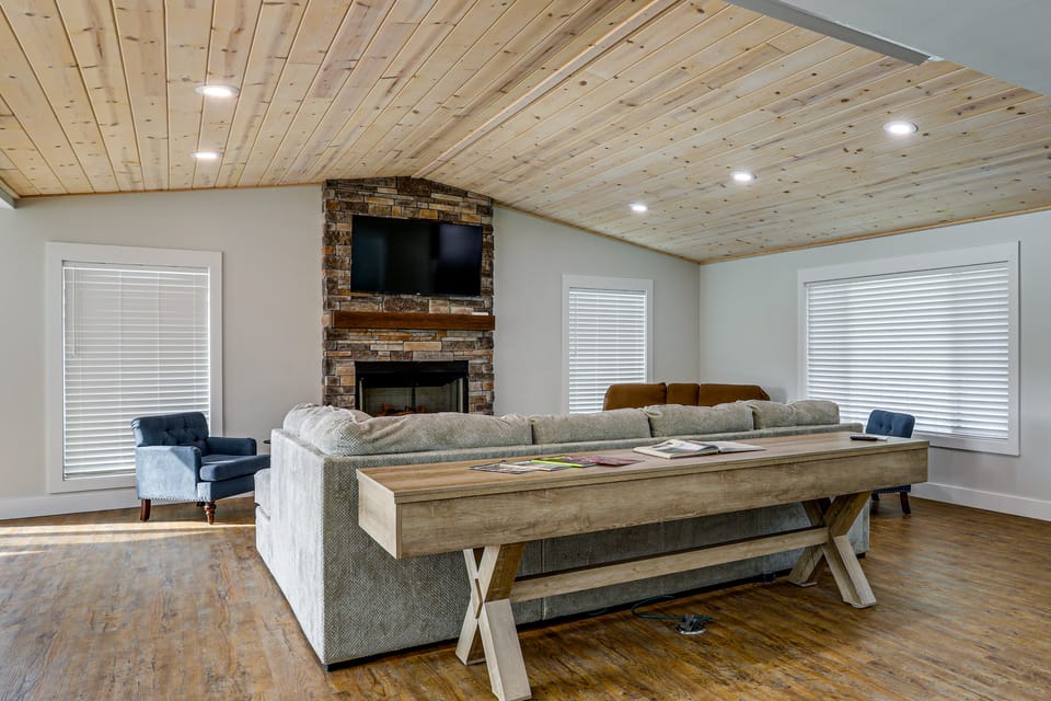 Horseshoe Haven Lake House on Crown Lake House in Arkansas