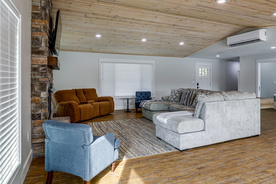 Horseshoe Haven Lake House on Crown Lake House in Arkansas