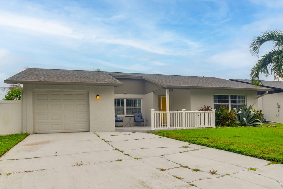 Hot Tub, Water View! Largo Home 10 Mi to Beaches House in Pinellas Park