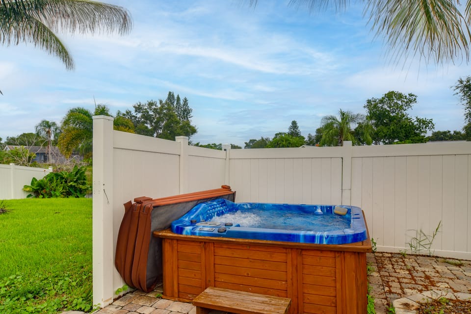 Hot Tub, Water View! Largo Home 10 Mi to Beaches House in Pinellas Park