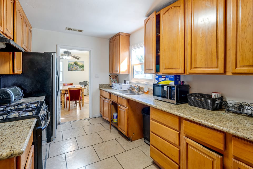 Cozy Stockton Home Close to UOP & Miracle Mile House in Stockton