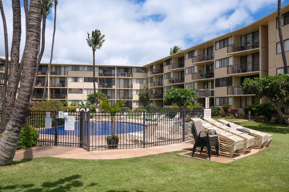 Ocean-View Balcony! Walk to Maalaea Harbor Apartment in Maalaea