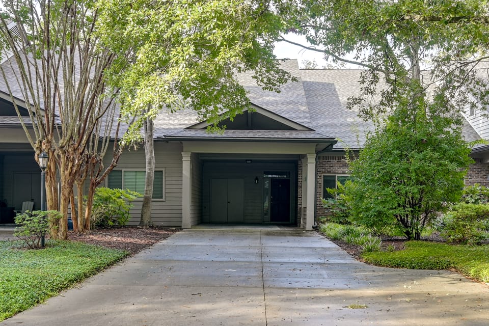 1 Mi to Beach! Golfer’s Paradise on Pawleys Island Apartment in South Carolina