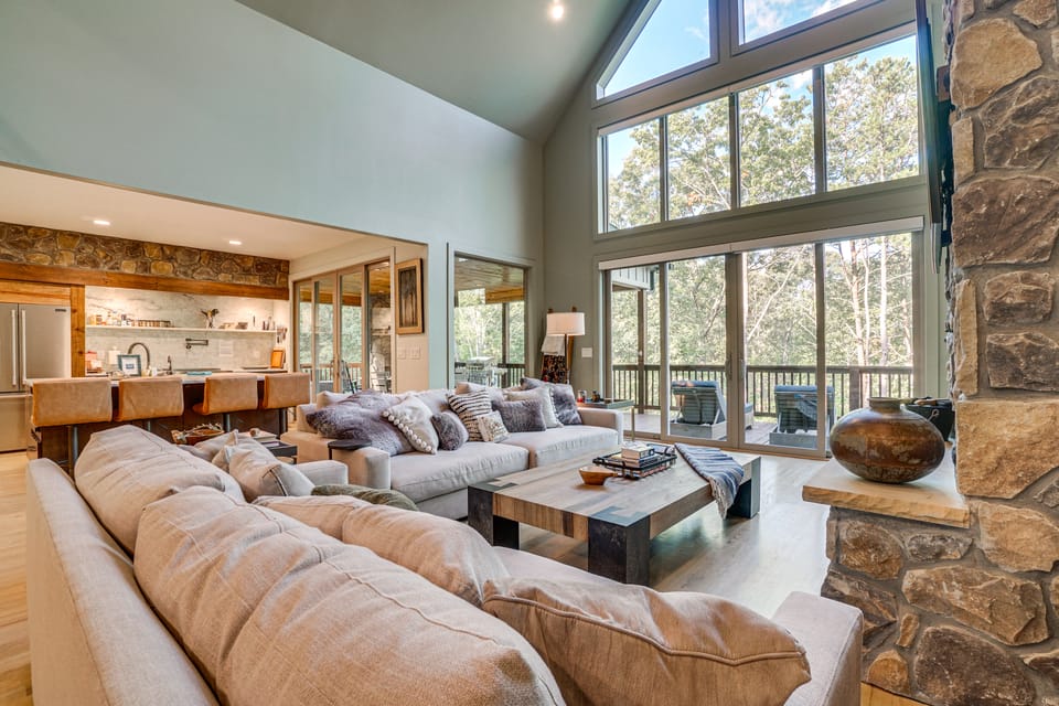 Sauna, Hot Tub, Mtn View! Stunning Home Near Helen House in White County
