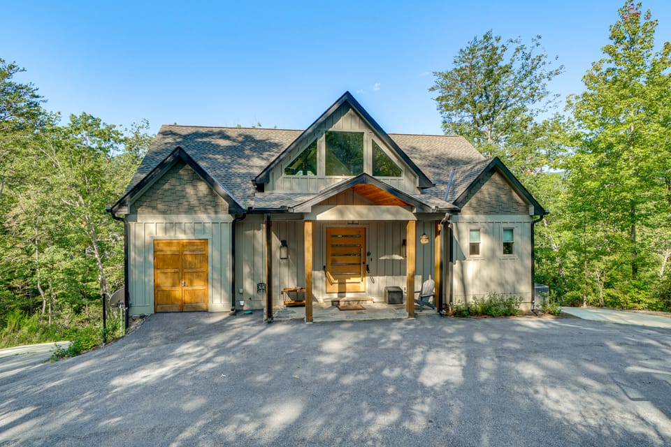 Sauna, Hot Tub, Mtn View! Stunning Home Near Helen House in White County