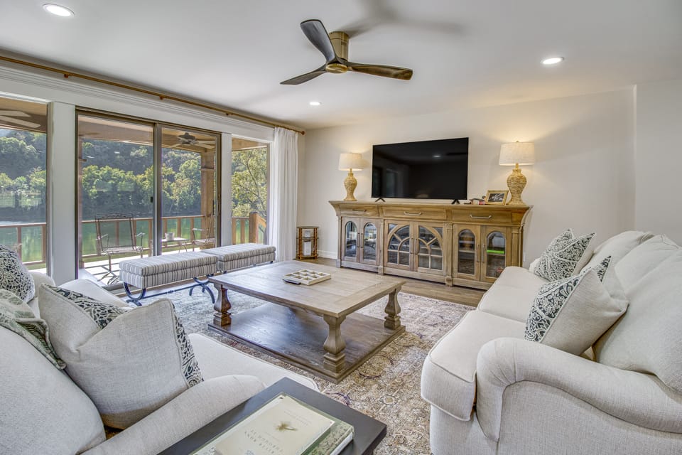 Mtn Views, On the White River: Norfork Getaway House in Arkansas