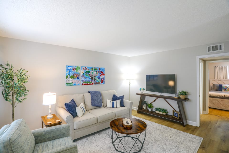 Relax at Oxford Retreat! Experience Ole Miss Apartment in Oxford