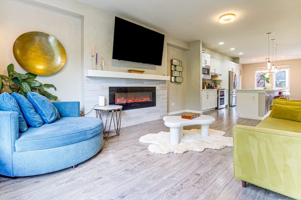 All-Seasons Everett Escape w/ Private Balcony! Apartment in Everett