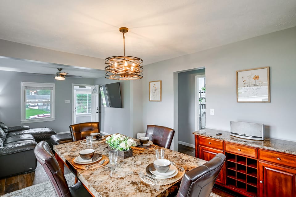 4 Mi to Notre Dame: 2BR South Bend Home House in South Bend