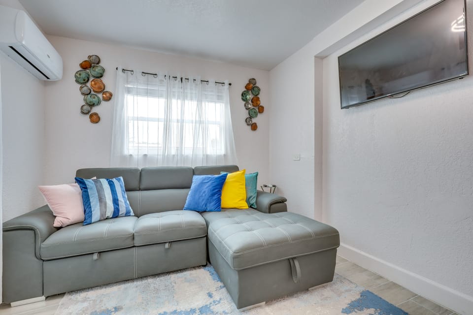 Miami Multi-Unit Home 2 Mi to Hard Rock Stadium House in Miami Gardens