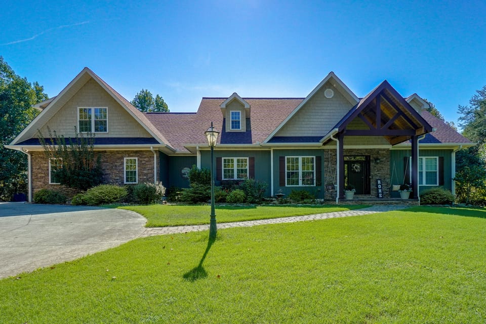 Fun w/ Family! Spacious Maryville Gem w/ Patio House in Tennessee