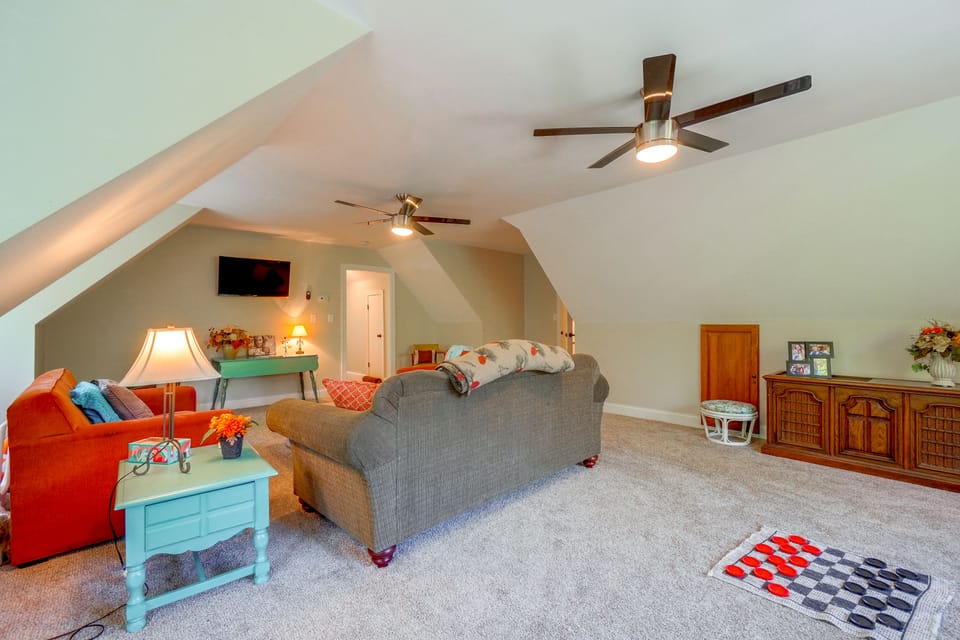 Fun w/ Family! Spacious Maryville Gem w/ Patio House in Tennessee