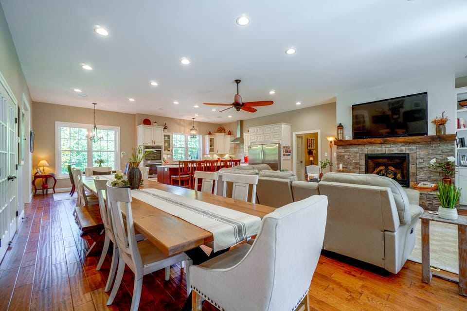 Fun w/ Family! Spacious Maryville Gem w/ Patio House in Tennessee